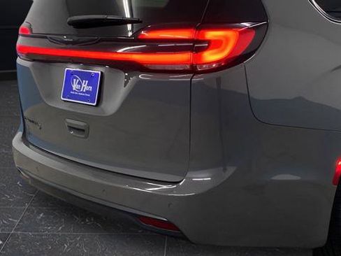 Used 2021 Chrysler Pacifica Touring-L w/ S Appearance Package FWD image 39