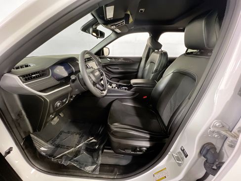 Used 2023 Jeep Grand Cherokee Altitude image 20