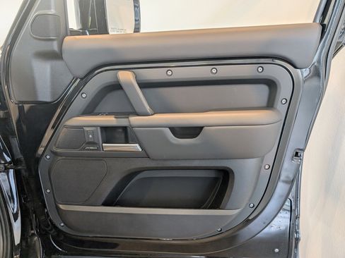 New 2025 Land Rover Defender 110 S image 32