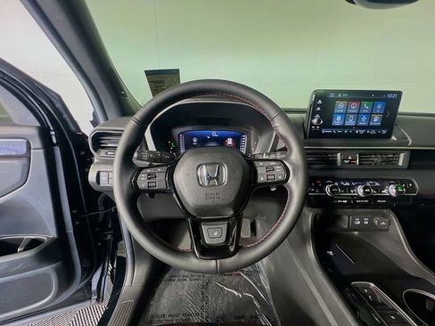 Certified 2025 Honda Pilot Black Edition image 13