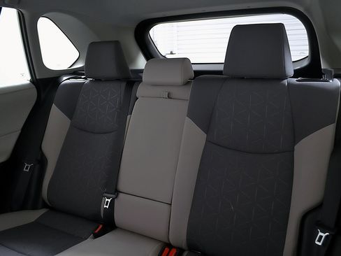 Used 2022 Toyota RAV4 XLE w/ Convenience Package FWD image 21