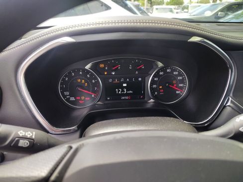 Used 2025 Chevrolet Blazer LT FWD image 3