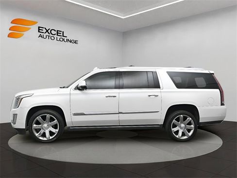 Used 2017 Cadillac Escalade ESV Premium Luxury image 2
