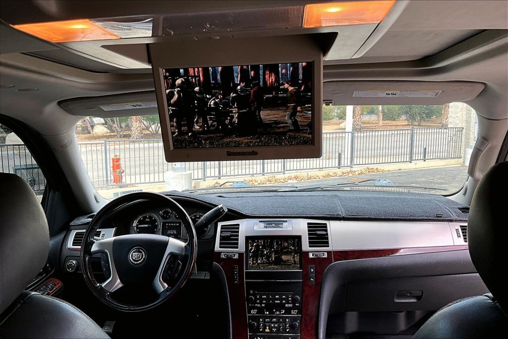 Used 2011 Cadillac Escalade ESV Premium RWD image 20