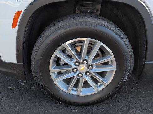 Used 2022 Chevrolet Traverse LT FWD image 9