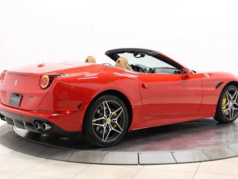 Used 2015 Ferrari California T image 4