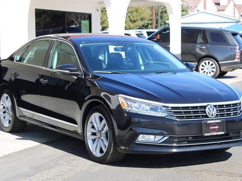 Used 2017 Volkswagen Passat 1.8T SE image 2