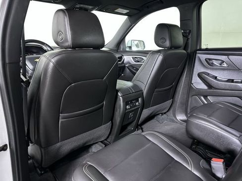 Used 2023 Chevrolet Traverse LT FWD image 21
