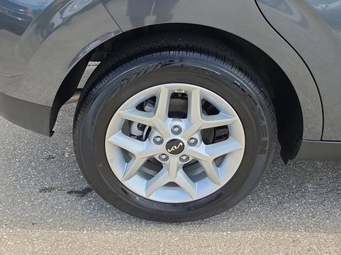 Used 2025 Kia Soul LX w/ LX Technology Package FWD image 5