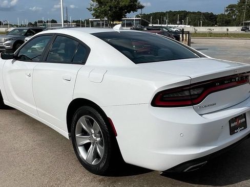 Used 2018 Dodge Charger SXT Plus RWD image 4