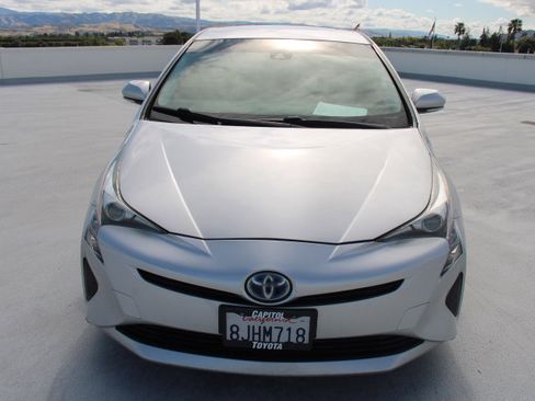 Used 2017 Toyota Prius Four FWD image 7