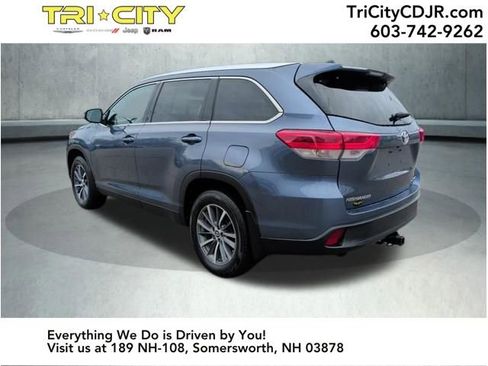 Used 2019 Toyota Highlander XLE image 3