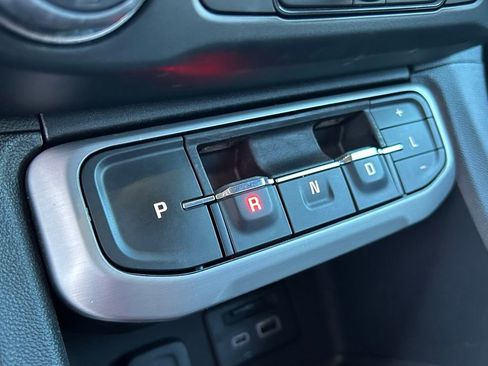 Used 2023 GMC Acadia SLT image 27