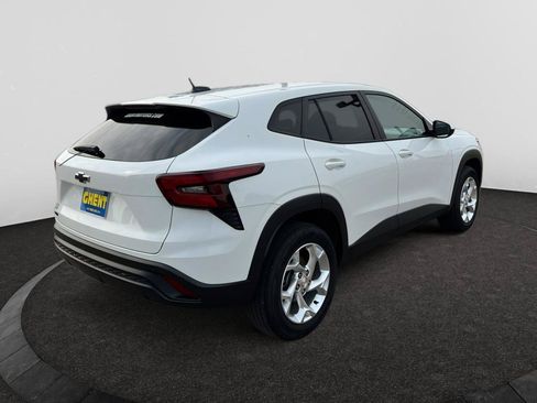 Used 2024 Chevrolet Trax LS w/ LS Convenience Package FWD image 6
