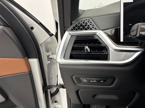 New 2026 BMW X5 xDrive50e w/ Executive Package image 31