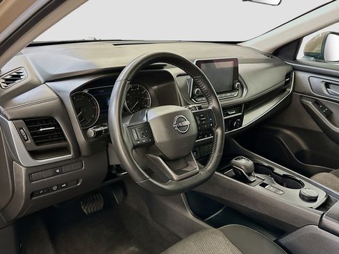 Used 2025 Nissan Rogue SV image 18