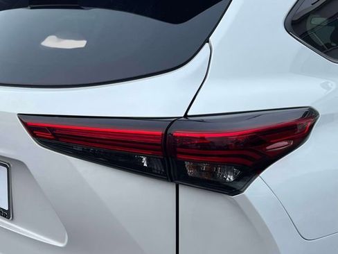 Certified 2023 Toyota Highlander LE image 13