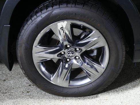 Used 2019 Toyota Highlander Limited Platinum AWD/4WD image 15