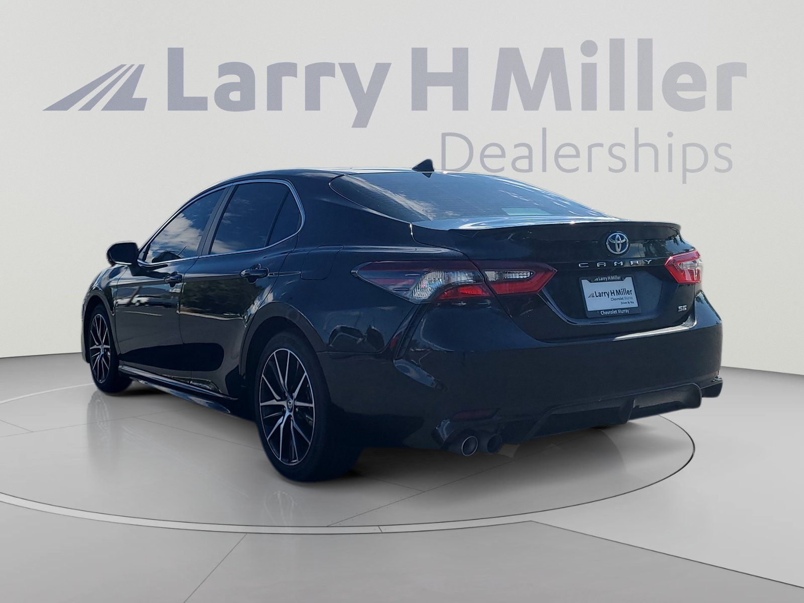 Used 2024 Toyota Camry SE FWD image 3