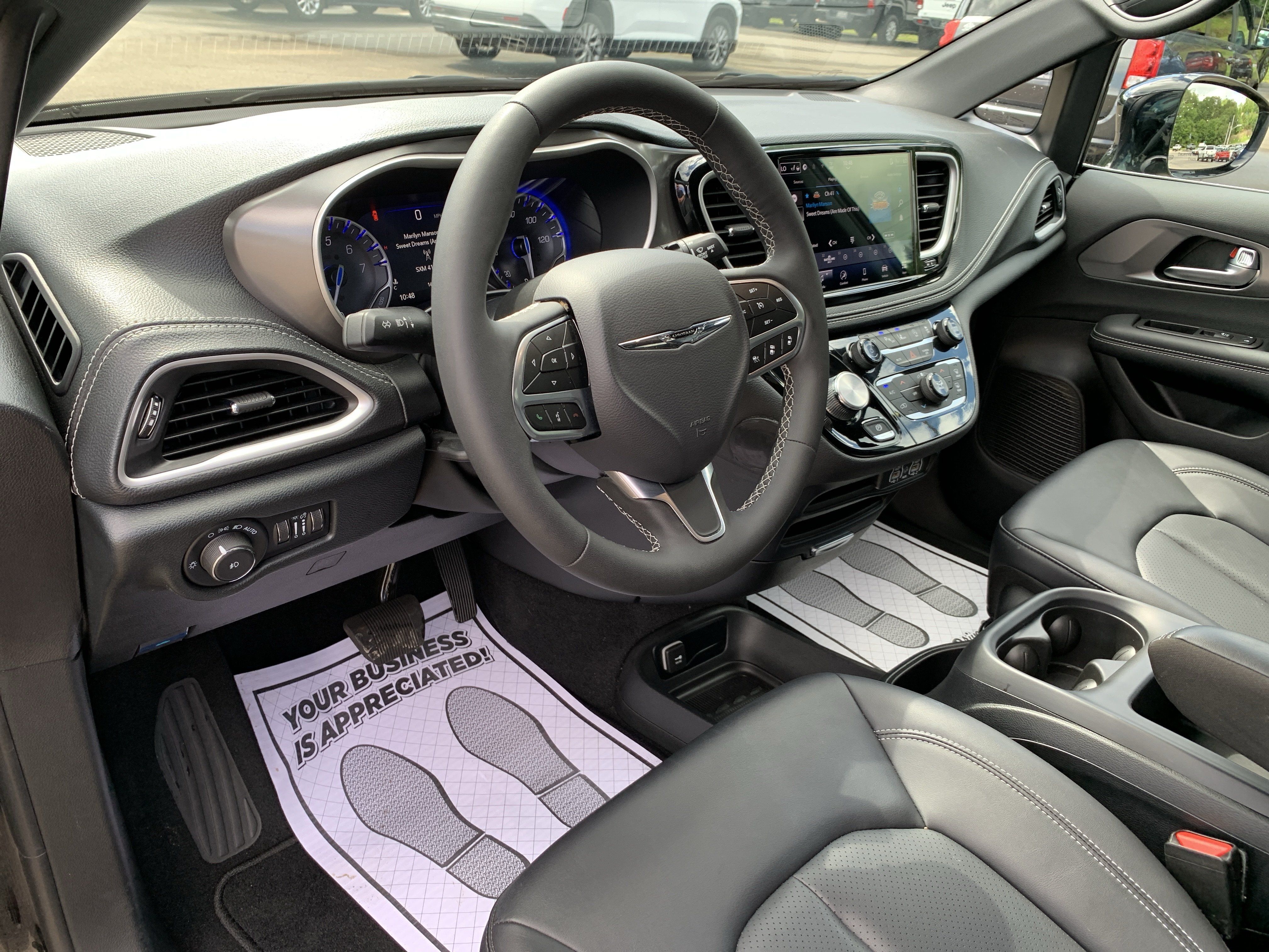 Used 2025 Chrysler Pacifica Select FWD image 29