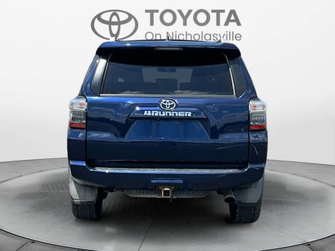 Used 2016 Toyota 4Runner SR5 AWD/4WD image 4