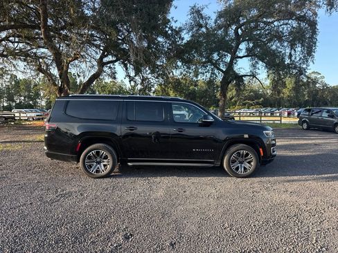 Used 2024 Jeep Wagoneer L Series II w/ Flexible Seating Group RWD image 6