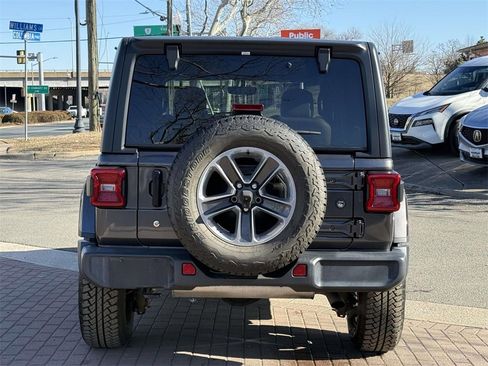 Used 2019 Jeep Wrangler Unlimited Sahara image 5