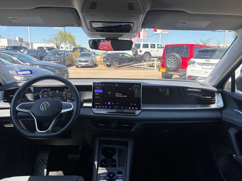 Used 2026 Volkswagen Tiguan SE AWD/4WD image 34