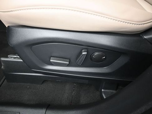 Used 2024 Ford Explorer XLT w/ Equipment Group 202A RWD image 19