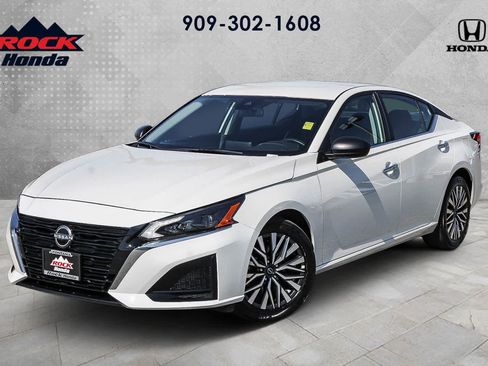 Used 2025 Nissan Altima 2.5 SV FWD image 1