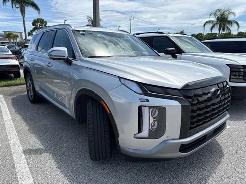 Used 2024 Hyundai Palisade Limited AWD/4WD image 2