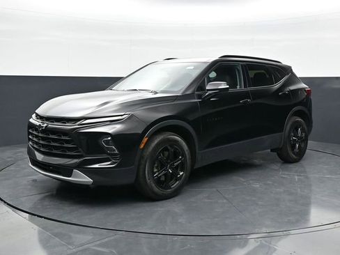 Used 2023 Chevrolet Blazer LT w/ Sound & Technology Package image 3