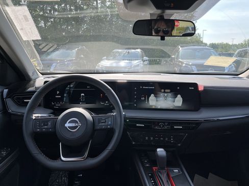 New 2025 Nissan Kicks SR image 5