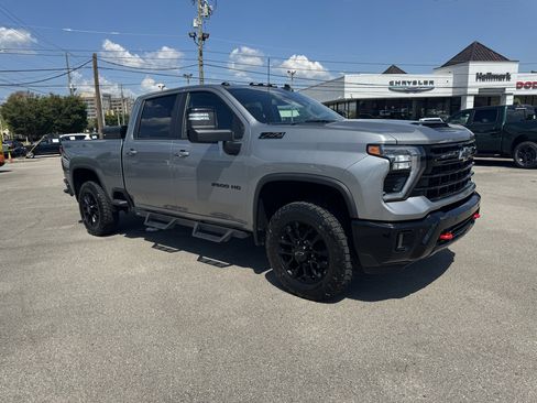 Used 2025 Chevrolet Silverado 2500 LT w/ Trail Boss Package AWD/4WD image 2
