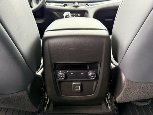 Used 2019 Buick Enclave Essence image 13