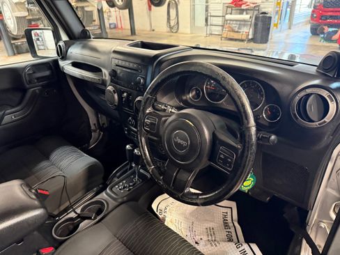 Used 2012 Jeep Wrangler Unlimited Sport AWD/4WD image 17