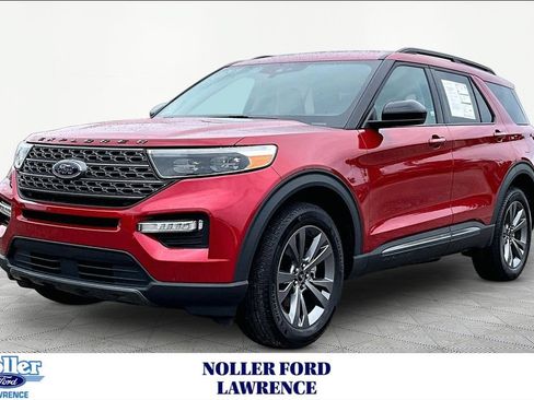 Certified 2024 Ford Explorer XLT w/ Equipment Group 202A AWD/4WD image 1