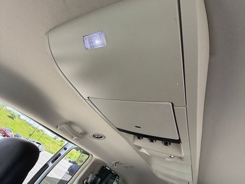 Used 2015 Chrysler Town & Country Touring-L w/ Driver Convenience Group FWD image 7