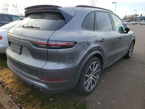 Used 2019 Porsche Cayenne Turbo image 2