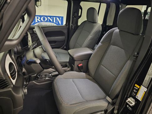 New 2026 Jeep Gladiator Sport image 13