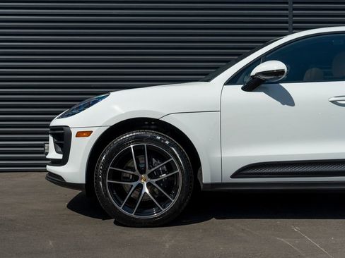 Certified 2026 Porsche Macan AWD/4WD image 2