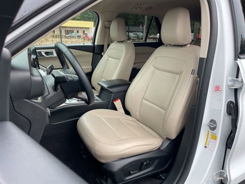 Certified 2024 Ford Explorer XLT w/ Equipment Group 202A image 19