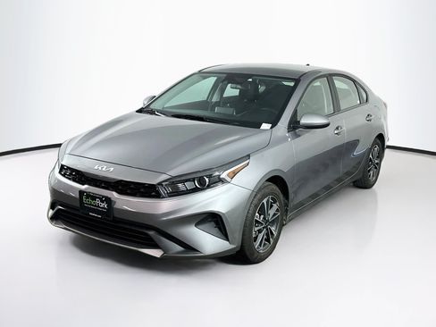 Used 2023 Kia Forte LXS FWD image 3