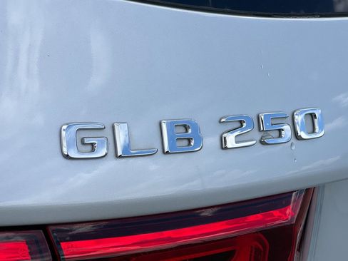 Used 2022 Mercedes-Benz GLB 250 image 12