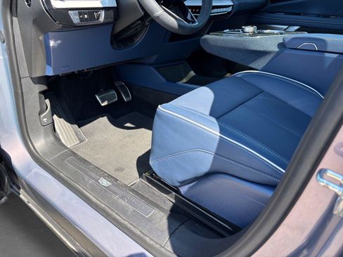 Used 2025 Cadillac Optiq Luxury 2 AWD/4WD image 37