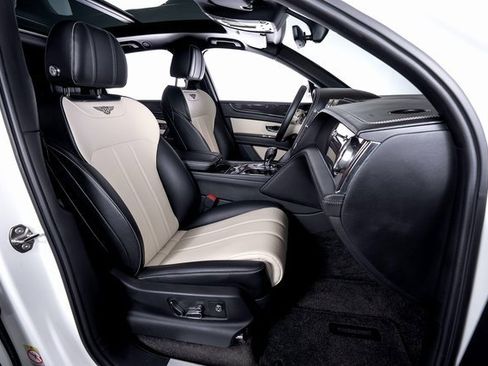 Used 2019 Bentley Bentayga image 50