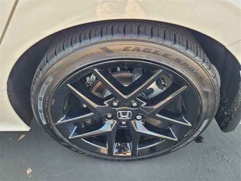 Certified 2025 Honda Civic Sport image 25