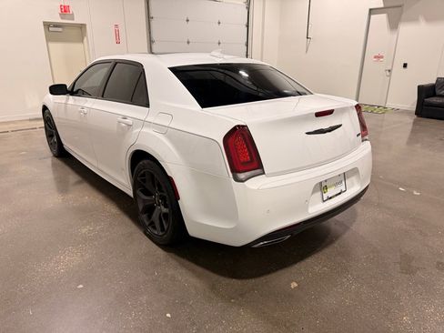 Used 2023 Chrysler 300 Touring L w/ Popular Equipment Group RWD image 7
