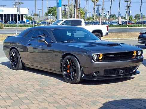 Used 2016 Dodge Challenger SRT w/ Technology Group RWD image 8