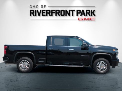 Used 2023 Chevrolet Silverado 3500 High Country w/ Technology Package AWD/4WD image 2